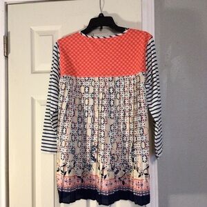 Democracy multimedia print pleat top nwot
